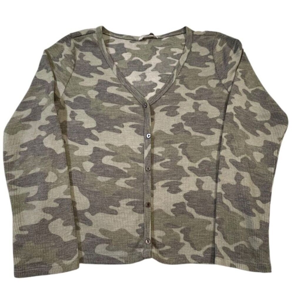 Tresics Camouflage Waffle Knit Faux Button Top SIZE-LARGE